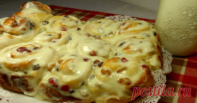 Булочки с изюмом и сливочной заливкой: такие пышные и нереально сладкие! Пока на работе — родня разметает все. Решила, что буду печь лишь по выходным.