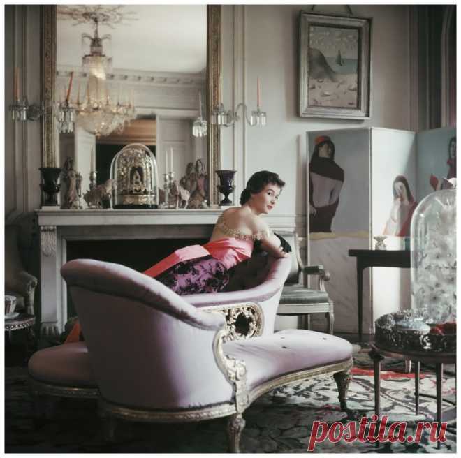 Model Chislaine de Bosisson in the Paris home of Elsa Schiaparelli

Photo Mark Shaw