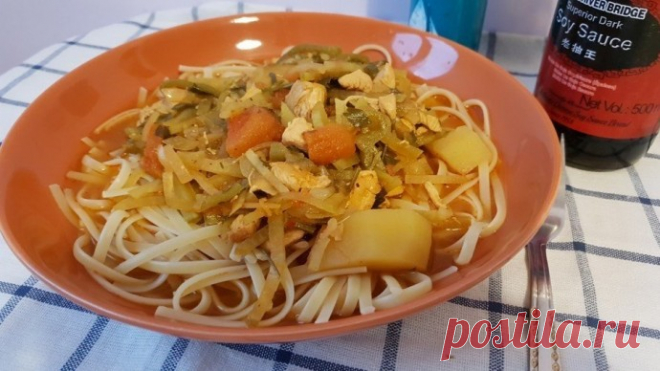 ​Курица с овощами Ингредиенты:
Филе куриное — 300 гРедька зеленая — 200 г Лук репчатый — 1 шт. Картофель — 2 шт. Перец болгарский — 2 шт. Томатная паста — 40 г Помидоры — 200 г Вода — 400 млПриготовление:1. Филе курицы, лук,...