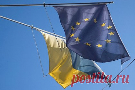 Премьер Украины предупредил об «ужасных» последствиях медлительности ЕС. Премьер-министр Украины Денис Шмыгаль предупредил о последствиях задержки финансовой помощи со стороны Еврососоюза. По словам политика, украинцы могут остаться без зарплат и пенсий, если страны ЕС перестанут направлять Киеву деньги.