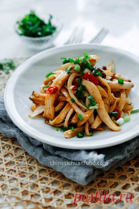 King Oyster mushroom salad Super yummy king oyster mushroom salad for hot summer days. I am a mushroom lover, either fresh ones or dried ones. I introduced a pan-fried king oyster mushroom with cumin which is widely loved. Everyone
