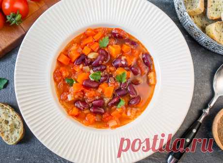 ༺🌸༻ – греческий фасолевый суп на Вкусном Блоге В первый день Великого поста будет логично поделиться рецептом постного супа. Постного, но очень вкусного. И будет это фасолада – греческий суп с фасолью и томатами. Фасоль для этого супа вы можете отварить самостоятельно или использовать консервированную, как это сделала я. Мой вариант будет побыстрее, а в остальном разницы нет.…