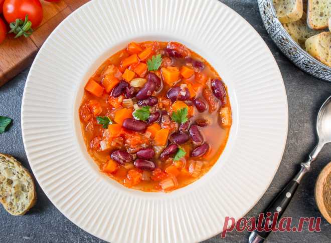 ༺🌸༻ – греческий фасолевый суп на Вкусном Блоге В первый день Великого поста будет логично поделиться рецептом постного супа. Постного, но очень вкусного. И будет это фасолада – греческий суп с фасолью и томатами. Фасоль для этого супа вы можете отварить самостоятельно или использовать консервированную, как это сделала я. Мой вариант будет побыстрее, а в остальном разницы нет.…