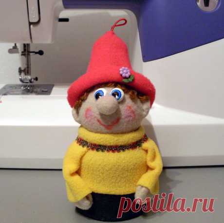 Гномик - для пуговок домик...