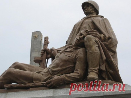 Польша приняла закон о сносе всех памятников Красной армии (1 фото) | Чёрт побери Нижняя палата парламента Польши (Сейм) проголосовала в четверг за внесение поправок в закон о запрете пропаганды коммунизма или другого тоталитарного строя в названиях зданий и объектов. Документ предусматривает снос памятников советской эпохи, в том числе мемориалов в честь Красной армии. «Законопроект принят», — подтвердили ТАСС эту информацию в пресс-службе Сейма. Поправки вступят в силу с...