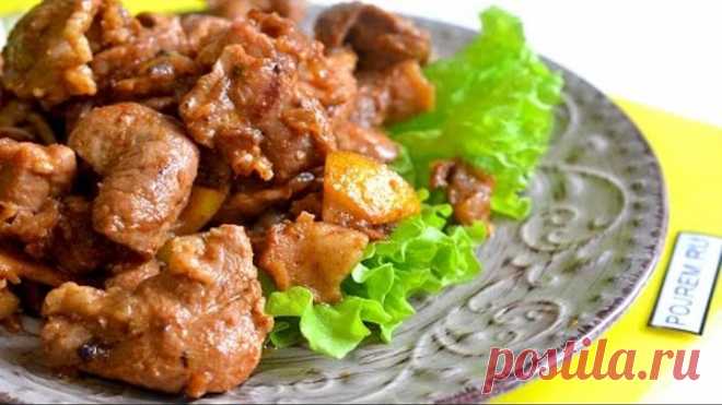Нам принесли мясо, вкуснее которого я не ела в жизни. Оно было и жаренным и тушеным одновременно, ароматным но не забитым избытком специй. Оно таяло во рту, казалось чуть сладковатым, но с благородной кислинкой.. И мягкости необычайной…