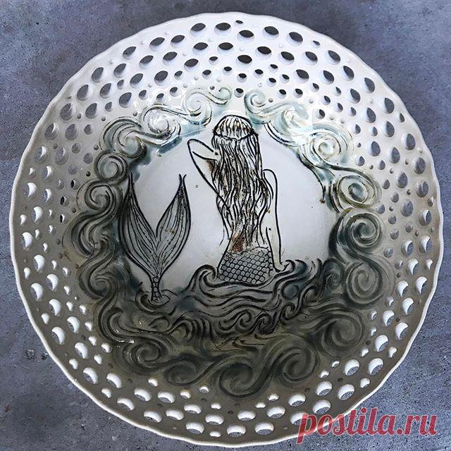 .
“I began to realize how important it was to be an enthusiast in life.... if you are interested in something, no matter what it is, go at it at full speed ahead. Embrace it with both arms, hug it, love it and above all become passionate about it. Lukewarm is no good. Hot is no good either. White hot and passionate is the only thing to be.”
Roald Dahl.
.
.
.
#pottery #porcelain #ceramics #clay #bowl#mermaid #mermaidbowl#madeinaskutt #madebyhand #handcarved #handmade #art #...