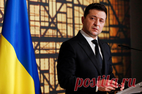 Партия Порошенко назвала Зеленского ничтожеством из-за дела о госизмене. Уголовное дело о госизмене против пятого президента Украины Петра Порошенко свидетельствует о развитии политической паранойи у действующего главы государства Владимира Зеленского. С таким заявлением выступила возглавляемая Порошенко украинская партия «Европейская солидарность».