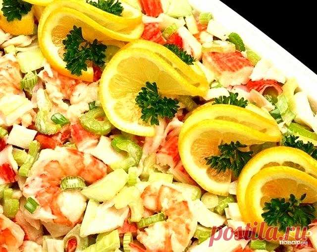 Салат с креветками и сельдереем Сельдерей имеет специфический вкус, который не все любят. Но даже самым яростным противникам этого овоща должен понравится рецепт приготовления салата с креветками и сельдереем - это настолько вкусно,…