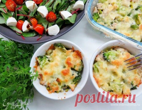 Запеканка с курицей, пореем и брокколи. Ингредиенты: куриное филе, брокколи свежая, лук-порей Обожаю эту запеканку: благодаря сливкам и овощам курочка получается сочной и сытной, а сверху — аппетитная сырная корочка. Порей советую ничем не заменять, он отлично оттеняет в этом блюде остальны...