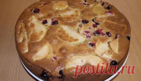 Шарлотка с яблоками и ягодами: вкусный рецепт для гурманов