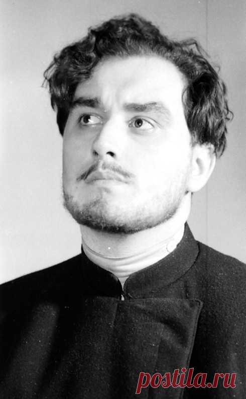 Григорий Абрикосов, 30 августа, 1932
 • 13 апреля 1993