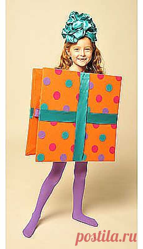 Короткий и веселый стишок-визитка поможет вашему малышу ярко и артистично представить свой карнавальный костюм Новогоднего подарка на утреннике в детском саду, на новогодней елке или дома на семейном празднике.