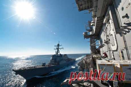 Морская песня. 
Поутру на бой нам в море выходить,
Строем покидать родную базу.
«Медь, железо - драить, резину - мелить, 
Все барашки - расходить и смазать!»
Носа чтоб комар не подточил,
А, точнее, боцман-прилипала!
Рында полыхает солнышком почти...