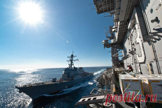Морская песня. 
Поутру на бой нам в море выходить,
Строем покидать родную базу.
«Медь, железо - драить, резину - мелить, 
Все барашки - расходить и смазать!»
Носа чтоб комар не подточил,
А, точнее, боцман-прилипала!
Рында полыхает солнышком почти...