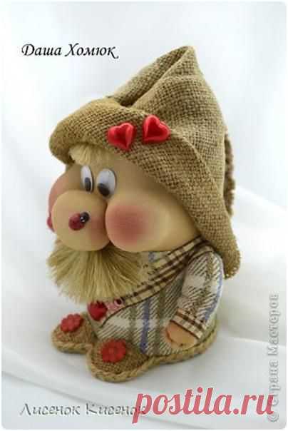Домовенок из мешковины, капрона и катушек. Мастер-класс.