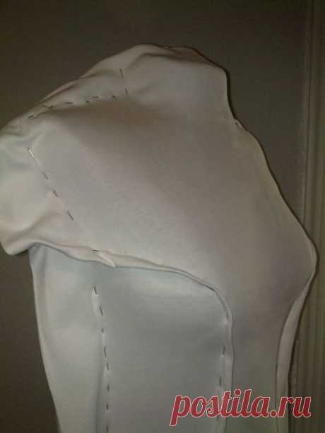 Todas las que nos dedicamos a coser ya sea profesionalmente o como en mi caso aficionada sabemos lo importante que es tener un maniquí de co...