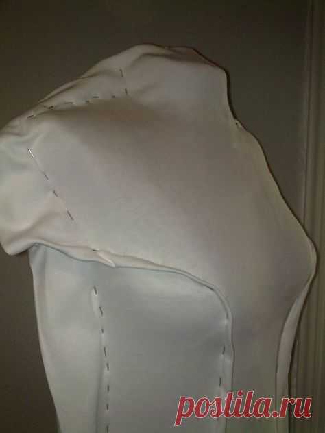 Todas las que nos dedicamos a coser ya sea profesionalmente o como en mi caso aficionada sabemos lo importante que es tener un maniquí de co...