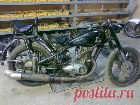 20 октября 2013. Состояние пациента после первой прогулки по большей части удовлетворительное. Дыхание дымное. Явно выраженное переливание топлива на холостых оборотах, опираясь на дымность и мокрое состояние свечи. Выявился парадокс, свеча мокрая, но нагара на свече не наблюдается. Судя по реакции на открытие дроселя, провалов нет. Подхват крутящего момента ощущается с 500 520 об. в м. и продолжается до 4500-5000 об. в м. 
Выписка из справки ЦРМ кастом слуба Mad Custom tehnologi