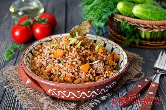 Топ-9 вкуснейших блюд с гречкой Гречневая крупа или гречка, как часто называют ее в быту, считается одним из полезнейших продуктов, который имеется в каждом доме. Из нее варят кашу или готовят гарниры, добавляют в супы и пр. Благода…