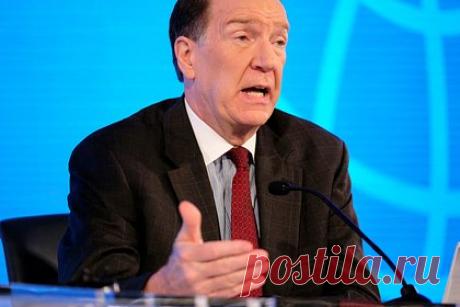 Глава Всемирного банка скрылся после вопроса о скандальном заявлении. Глава Всемирного банка Дэвид Малпасс на Конференции ООН по изменению климата COP27 скрылся после вопроса журналиста. Корреспондент попытался получить комментарий о скандальном заявлении экономиста о влиянии ископаемого топлива на изменение климата. Об этом сообщает The Guardian.