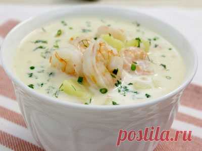 Сырный суп с креветками Сырный суп с креветками – это ненавязчивое первое горячее блюдо, которое покорит вас и вашу семью своей нежностью, превосходным ароматом, быстротой приготовления, а также непревзойденным, просто божественным смаком. Такое яство придется по вкусу даже самым привередливым едокам!