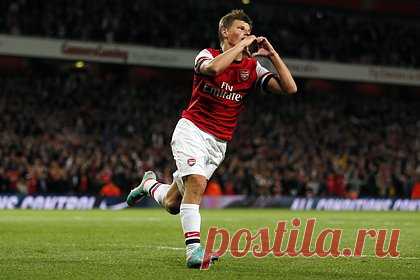 Английские фанаты вспомнили Аршавина и назвали его машиной по забиванию голов. Английская премьер-лига вспомнила покер российского полузащитника Андрея Аршавина за «Арсенал» в матче против «Ливерпуля» в сезоне-2008/2009. В комментариях к публикации один из фанатов назвал россиянина машиной по забиванию голов и добавил, что с любовью вспоминает период выступлений хавбека за клуб.