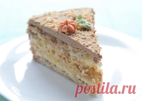 Киевский торт (очень вкусный!) 

ИНГРЕДИЕНТЫ 
Корж: 

Белки (яйца большие) — 7 шт 

Сахар — 2 ст (400 гр) 

Щепотка соли 

Кукурузный краxмал — 4 ст.л 

Измельченные орехи кешью (у меня грецкие) — 150 гр 

.................. 

Крем: 

Желтки — 6 шт 

Сахар — 120 гр 

Молоко — 220 мл 

Сливочное масло — 400 гр (мягкое, комн. темпер.) 

Бренди, коньяк — 2 ст.л 

Какао — 1,5 ст.л (порошок)