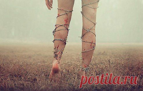 Золотые слова...!
‪‬ ‪‬ ‪‬ ‪‬ ‪‬ ‪‬ ‪‬ ‪‬
Твоя боль - это твоя боль, и сколько бы окружающие не твердили, как глубоко они тебе сочувствуют, никто из них не испытывает и половины того, что испытываешь ты