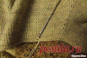 Когда нужно обработать край лицевой глади, но не хочешь вязать резинку
Пояснения от автора:
 сначала крючком прокладывается тамбурный шов ( косичка) отступив от 
края мм 3-4, затем, довязав до конца( обтачку же мы вяжем по кругу), 
вводим крючок в первую петлю косички насквозь и вяжем ст. б/ накида. 
Просто одна сторона этой косички становится видимым ровным краем всей 
обвязки в итоге