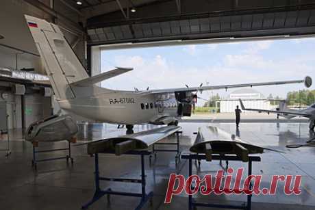 В России временно приостановили полеты L-410. Добровольное общество содействия армии, авиации и флоту России (ДОСААФ) временно приостановило полеты воздушных судов типа L-410 из-за самолета с парашютистами, разбившегося в Татарстане. В ДОСААФ также отметили, что техническую поломку сейчас рассматривают как возможную причину падения самолета.