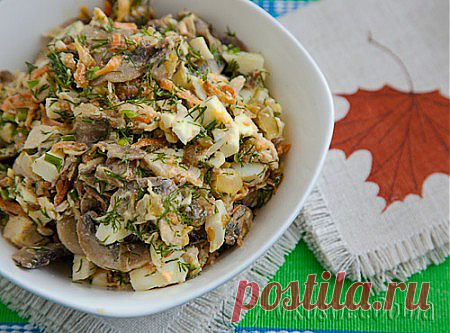 Салат с грибами и курицей