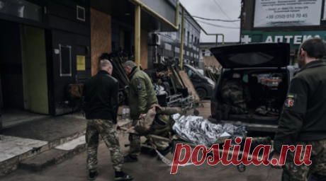 Украинский медик рассказал о первых минутах после удара по центру ВСУ в Полтаве. Врачи, прибывшие к учебно-тренировочному центру Вооружённых сил Украины в Полтаве после нанесённого по нему удара ВС России, не отличались хорошей подготовкой. Читать далее