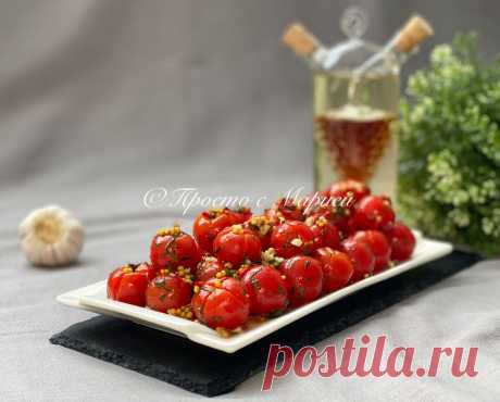 «Дачная» закуска из помидоров, которую мы делаем всё лето каждый год (рецепт без «наворотов»)  ‒ это очень вкусно.
Мы уже рассказывали вам о рецепте приготовления .
А сегодня поделимся рецептом закуски, которая никогда не надоедает, и не только из-за вкуса, но и из-за простоты приготовления.
Ингредиентов минимум, а результат потрясающий.
Нам понадобится
Приготовление:
1. Томатную пасту (или кетчуп) смешиваем с майонезом.
2. Добавляем специи, соль, сахар.
3. Перемешиваем и ставим на огонь.
4. П…