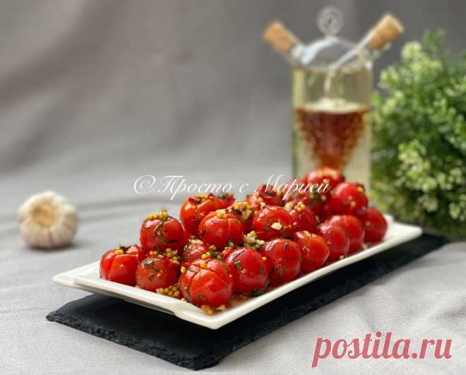 «Дачная» закуска из помидоров, которую мы делаем всё лето каждый год (рецепт без «наворотов»)  ‒ это очень вкусно.
Мы уже рассказывали вам о рецепте приготовления .
А сегодня поделимся рецептом закуски, которая никогда не надоедает, и не только из-за вкуса, но и из-за простоты приготовления.
Ингредиентов минимум, а результат потрясающий.
Нам понадобится
Приготовление:
1. Томатную пасту (или кетчуп) смешиваем с майонезом.
2. Добавляем специи, соль, сахар.
3. Перемешиваем и ставим на огонь.
4. П…