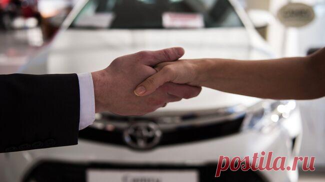 Россияне в ноябре резко сократили расходы на новые легковушки