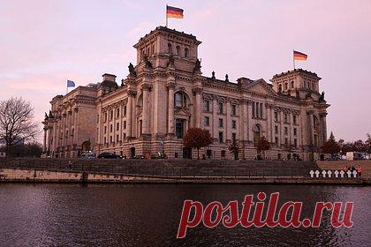 Бундестаг поддержал легализацию каннабиса в Германии. Бундестаг поддержал легализацию каннабиса в Германии, изменения вступят в силу с 1 апреля. Отмечается, что законопроект, который частично легализует выращивание, сбыт и хранение каннабиса, направлен на борьбу с черным рынком и снижение преступности. Совершеннолетним разрешат хранить до 25 граммов вещества.