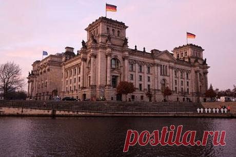 Бундестаг поддержал легализацию каннабиса в Германии. Бундестаг поддержал легализацию каннабиса в Германии, изменения вступят в силу с 1 апреля. Отмечается, что законопроект, который частично легализует выращивание, сбыт и хранение каннабиса, направлен на борьбу с черным рынком и снижение преступности. Совершеннолетним разрешат хранить до 25 граммов вещества.