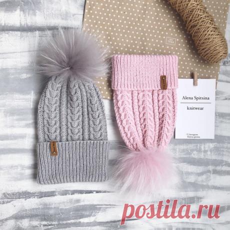 Очаровательная шапка спицами Расход 2/2/2/2/2/2-3/3/3 моткаСпицы №3,5 и №4.Раппорт узора 15 пет, 4 рядаВ описании представлены размеры на ОГ 42/44/48/50/52/54/56/58 смСпицами №3,5 набрать 72/74/82/86/88/90/96/100 пет + 1 пет для соединения в круг (не забываем развернуть вязание как показано в видео,для красивого...