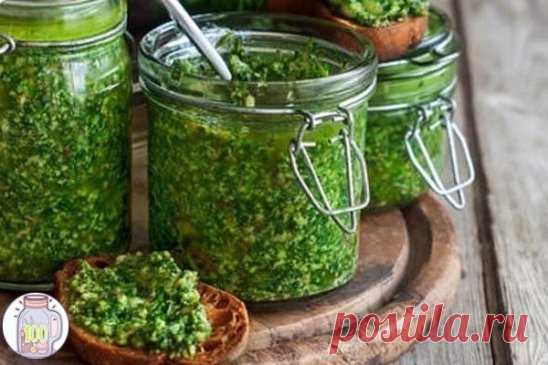 Зеленая аджика из петрушки — очень вкусная и быстрая приправа на зиму 
#рецепт
