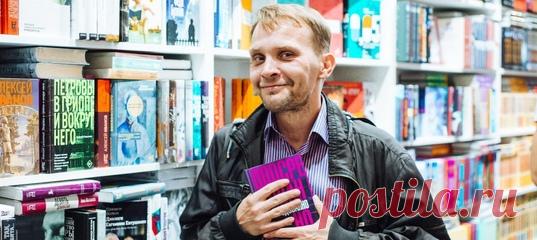 Автор «Петровых в гриппе и вокруг него» рассказывает про близость писательства с актёрским мастерством, саморедактуру и гонорары от книг.