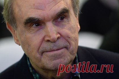 Стало известно о состоянии госпитализированного с инсультом режиссера Панфилова. Стало известно о состоянии 88-летнего народного артиста РСФСР Глеба Панфилова после госпитализации. Сообщается, что врачи не наблюдают в состоянии кинематографиста отрицательной динамики, а также отмечают небольшие улучшения. Панфилов подключен к аппарату искусственной вентиляции легких и находится в сознании.