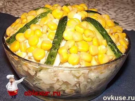 Салат с кальмарами и кукурузой на новогодний стол - Простые рецепты Овкусе.ру