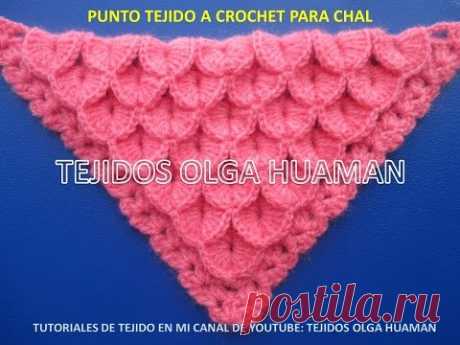 chal triangular tejido a crochet en punto cocodrilo o escamas