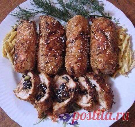 Рулет из куриного филе с черносливом в духовке