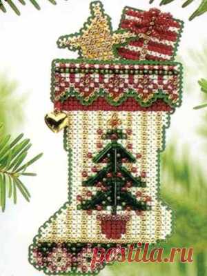 Evergreen Stocking Bead Ornament Kit Mill Hill 2004 Charmed Stockings Evergreen Stocking - Charmed Stocking Ornament Kits 2004 - Mill Hill Counted Glass Bead Christmas Ornament Kit with Petite Charm MHCS48. A lovely Christmas Tree graces this stocking to add lively color to your holiday decor! Kit makes one counted glass bead cross stitch Mill Hill Evergreen Christmas Stocking charmed ornament. Finished Size: 2.25 x 4 inches (5.72 x 10.16 cm).