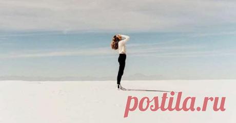 «Я видела женщин, которые замолкали и счастливо выходили замуж» — мудрейший текст Марии Воеводиной
В этом и состоит загадка женщины. Я видела женщин, которые замолкали и счастливо выходили замуж. Я видела женщин, которые направляли свою энергию в семью, и их мужья сворачивали горы. Я видела женщин, которые самозабвенно втискивали себя в дом и отрекались от карьеры. Я видела женщин, которые жертвовали собой во имя детей. Я видела женщин, которые […]
Читай пост далее на сайте. Жми ⏫ссылку выше