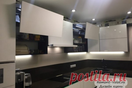 Как вам моя кухня с фасадами из стекла и без ручек после капитального ремонта? супруга например была в шоке))) Большая площадь позволила вместить просторную кухню с множеством ящиков, пеналом, бутылочницами, стиральной и посудомоечной машинами.


Дизайн с одной стороны очень лаконичный: белые фасады и черная столешница, но глянец стеклянных фасадов впечатляет и делает образ очень дорогим.

Не забыли и п