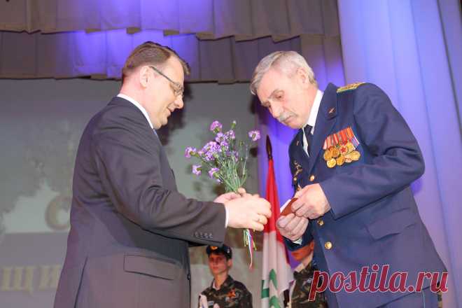Медалью  Министерства  обороны  награждаться   Полковник  Поляков  Александр  Иванович.