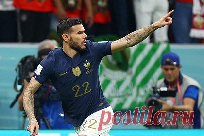 Сборная Франции стала вторым финалистом чемпионата мира в Катаре. Сборная Франции по футболу обыграла команду Марокко 2:0 и стала вторым финалистом чемпионата мира в Катаре. Первый мяч на пятой минуте забил защитник Тео Эрнандес. Этот гол стал самым быстрым в полуфинале чемпионатов мира с 1958 года. На 79-й минуте Рандаль Коло Муани упрочил лидерство французов.